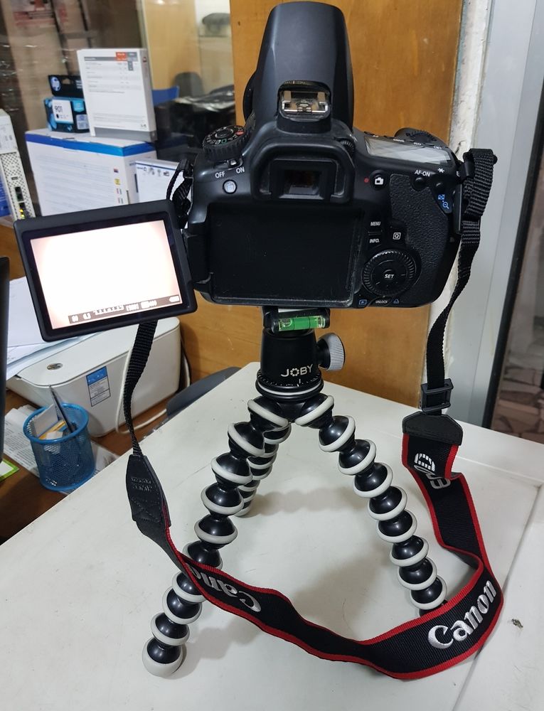 Canon eos 60D + Sigma Objectif 18-300 mm F3.5-6.3 DC Macro OS HSM C014 F - Monture Canon + trépied