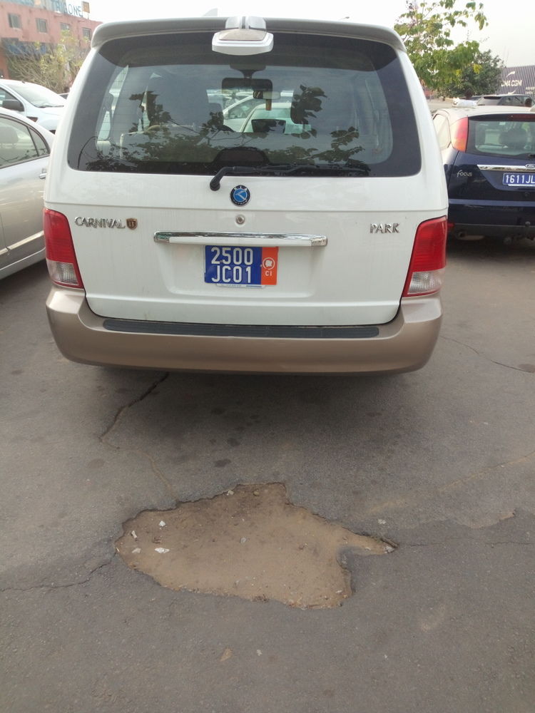 EN VENTE KIA CARNIVAL FAMILIAL BOÎTE AUTOMATIQUE