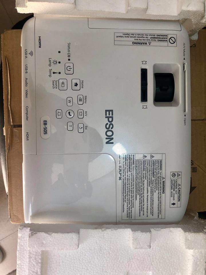 VIDÉO PROJECTEUR EPSON EBS05 AVEC WIFI NEUF BazarAfrique Côte d’Ivoire