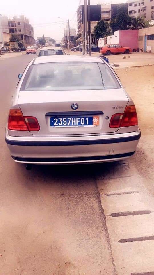 BMW e56 super super propre Boîte automatique essence climatisé 2002