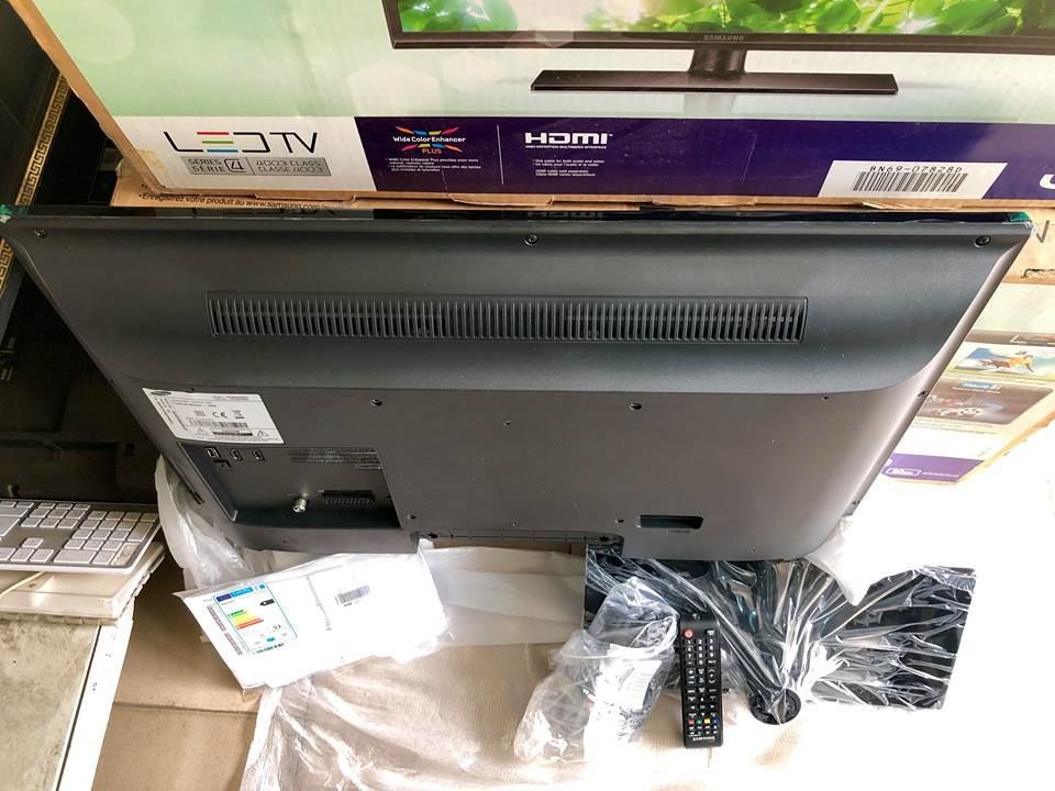 LED tv samsung 32"pouces HD multimédia+USB+HDMI neuf dans carton
