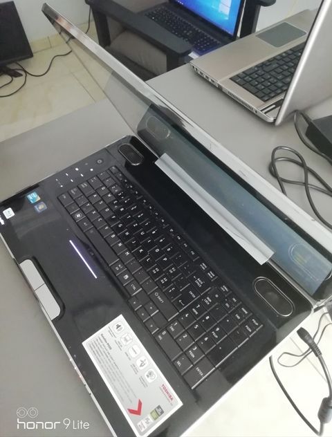 Un Pc Toshiba P500 Harman Kardon, 19 Pouces...