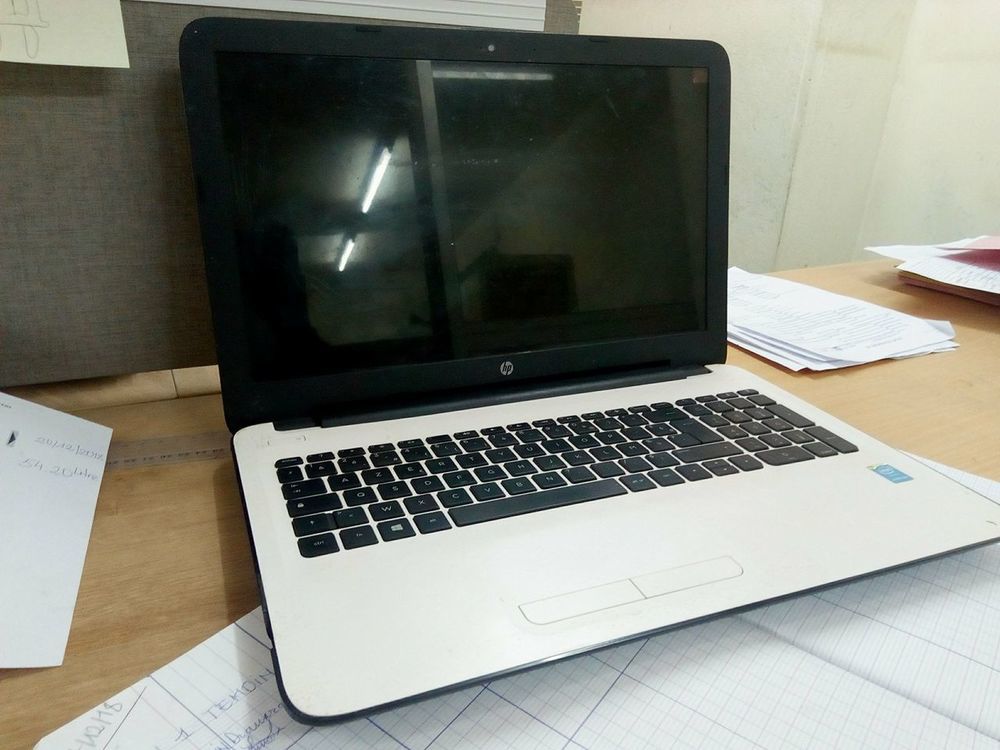 ordinateur HP blanc 15 pouces