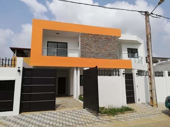 Location duplex 7pieces avec piscine à angré nouveau CHU cité arc en ciel