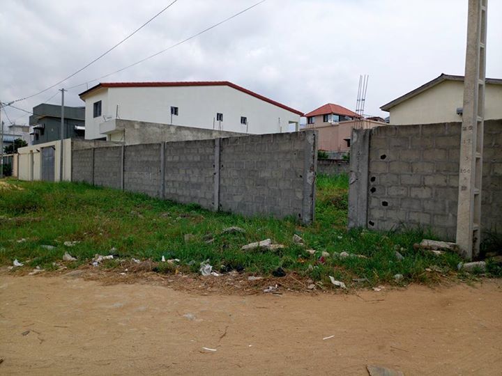 Terrain DE 480m² Cloture a Vendre Riviera 4