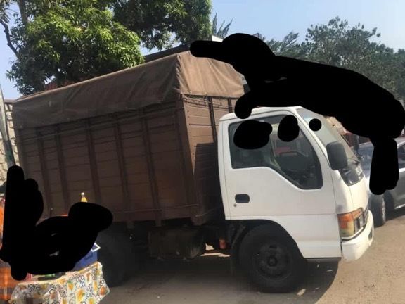 Izuzu Camionnette 3 Tonnes Et Demi