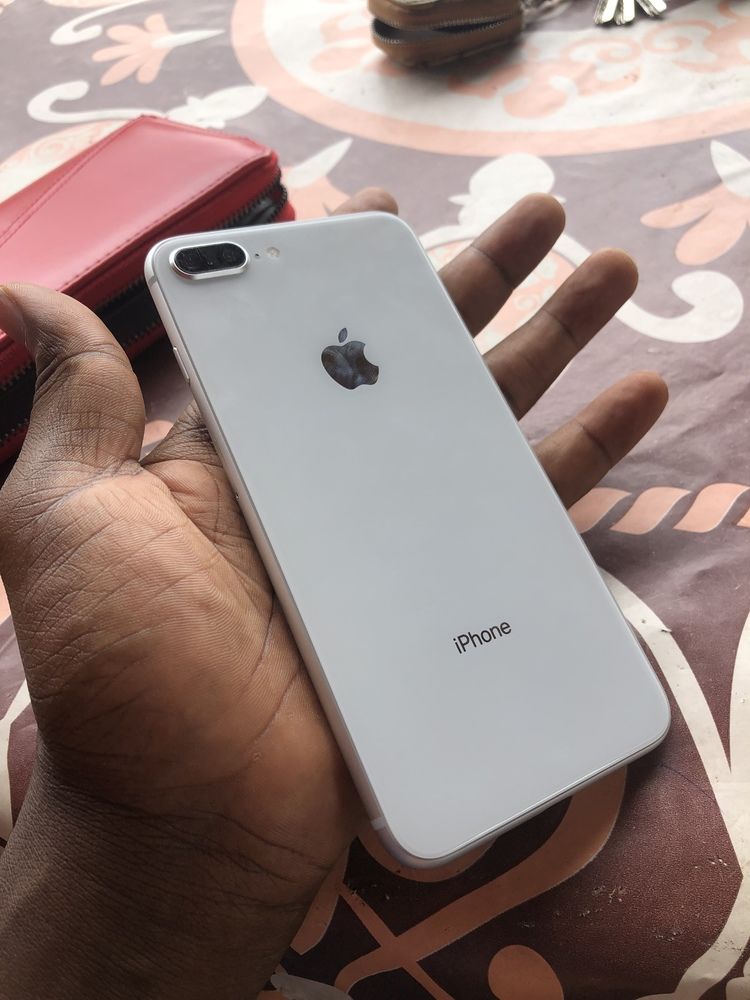 iPhone 8 plus 64 Go