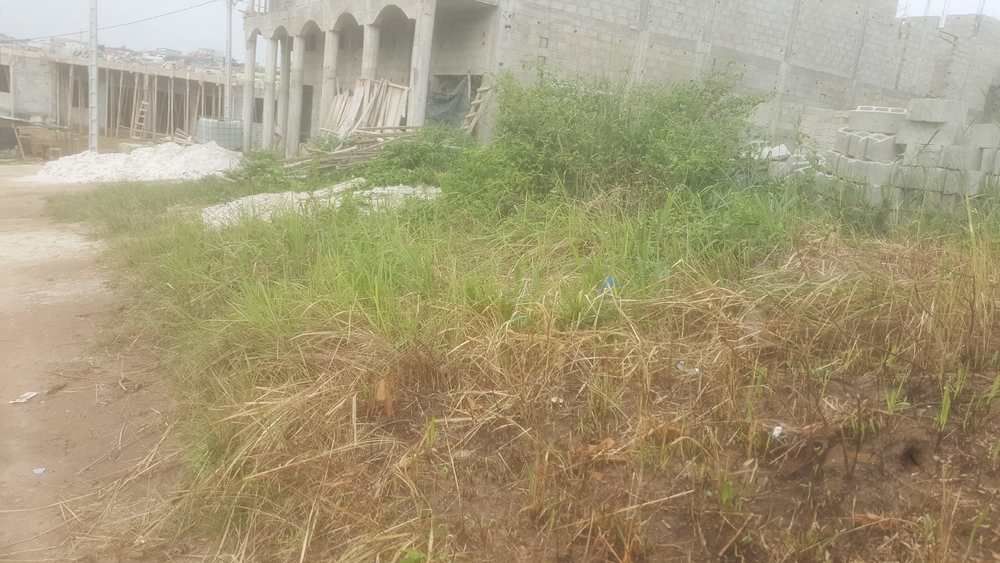 Riviera Faya château Cité SIR, terrain de 600m2 +ACD