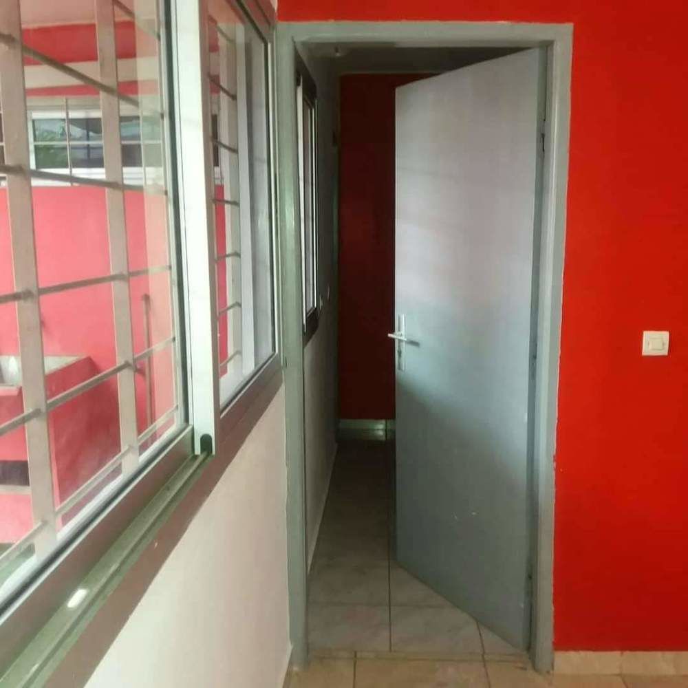 Appartement De 2 Pièces À Louer À Marcory Zone 4 Près De Clinique Farah