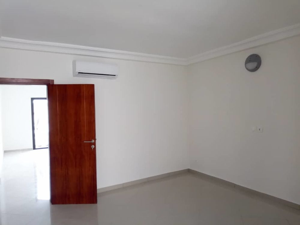 Villa Duplex Moderne De 6 Pièces Avec Piscine en Location a Angré Nouveau CHU.