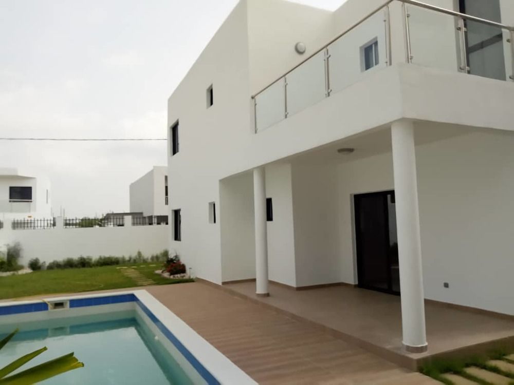 Villa Duplex Moderne De 6 Pièces Avec Piscine en Location a Angré Nouveau CHU.