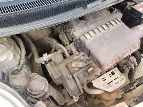 Toyota yaris jb en très bon état prix négociable