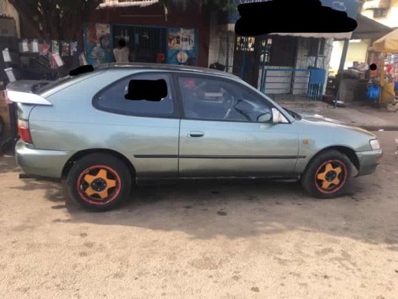 TOYOTA COROLLA E100 MANUELLE 3 PORTIÈRES