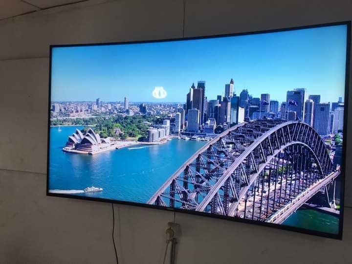 Télévision nasco Smart 55 pouces incurvé