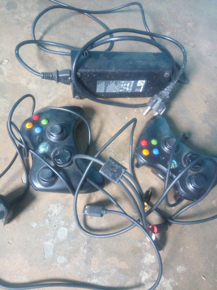 XBOX 360 SLIM 250 A VENDRE RAPIDE