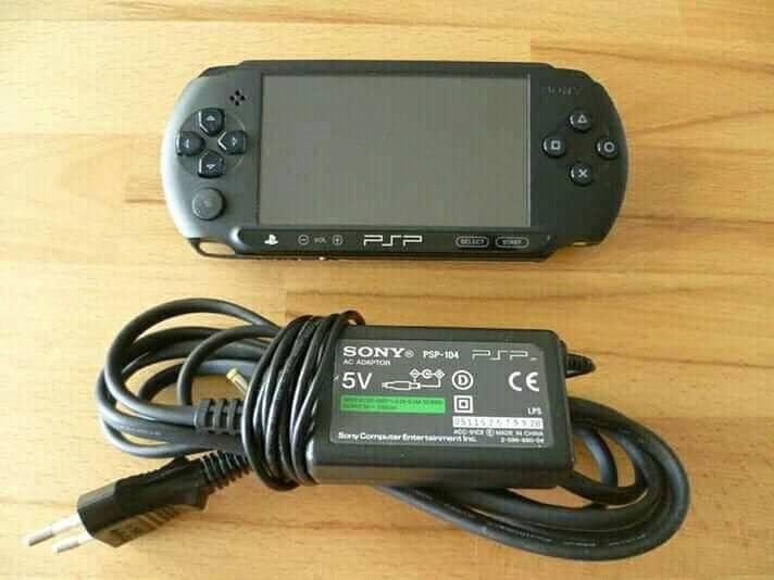 Trop de bon moment avec la console psp casi neuve propre craquer + 25 jeux