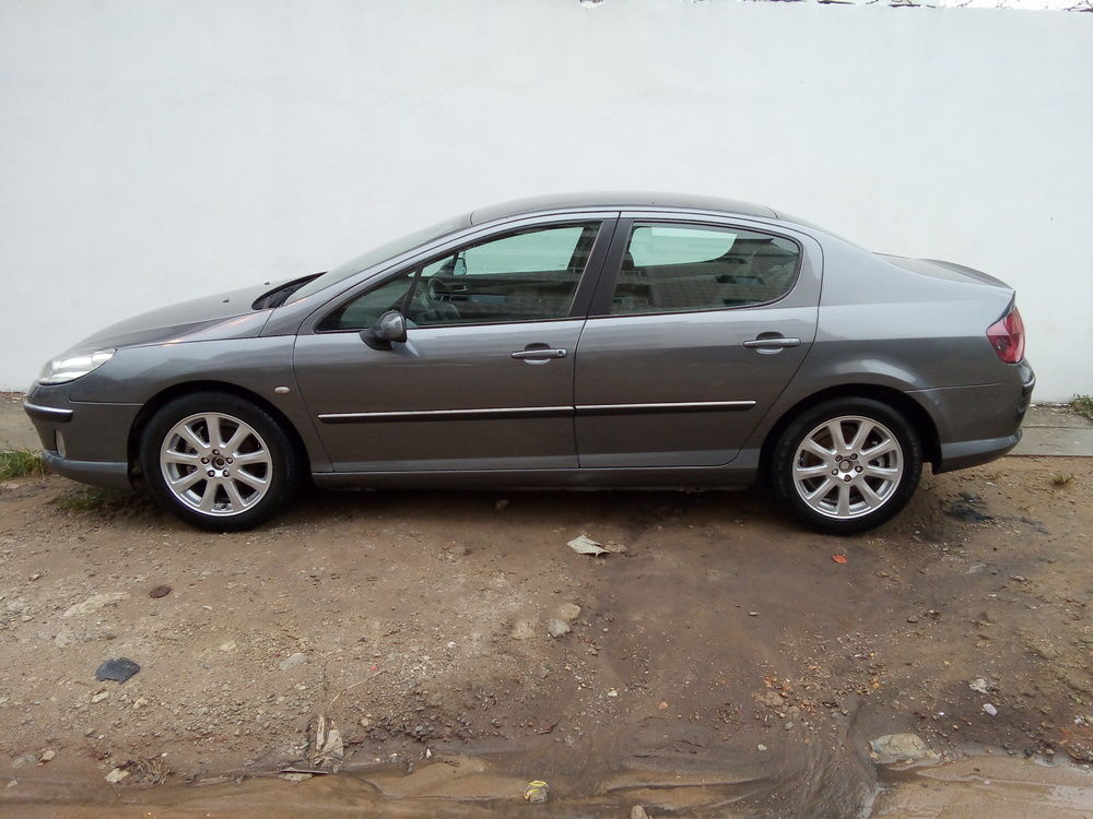 Peugeot 407 grise
