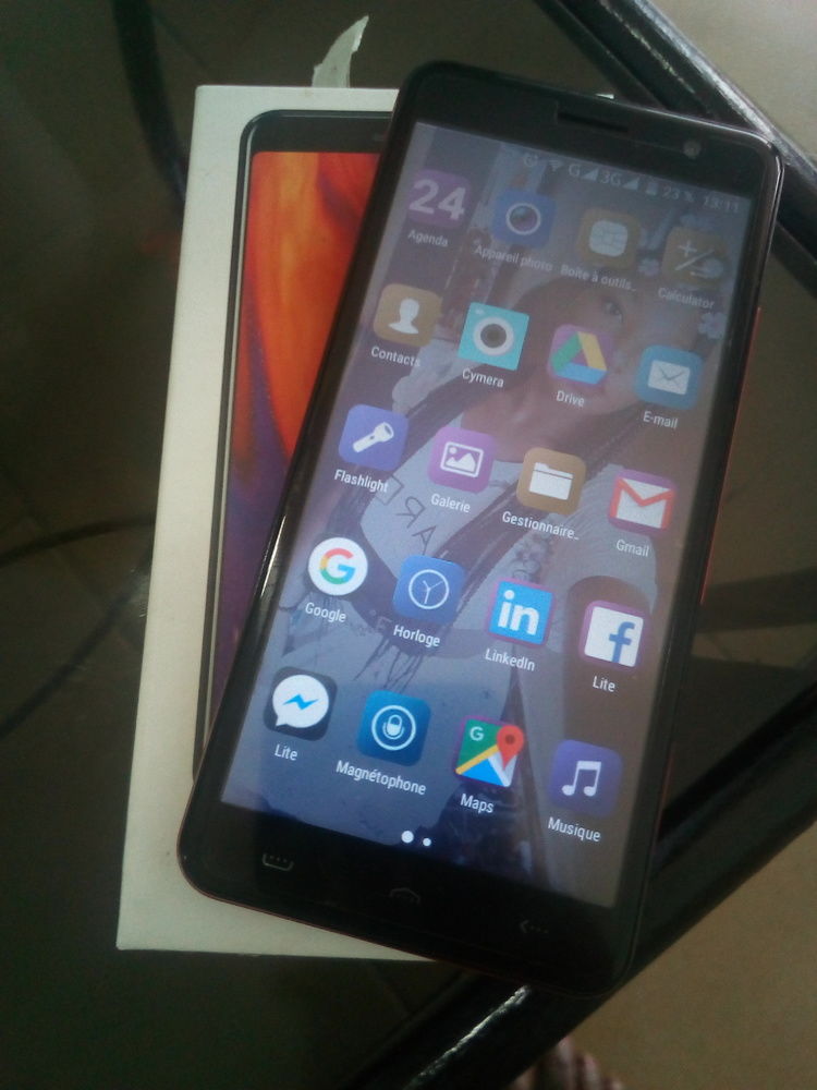 Téléphone portable 5 pouces 1Gb de RAM  5 pouces.1 GB de RAM w 8 GB. de ROM