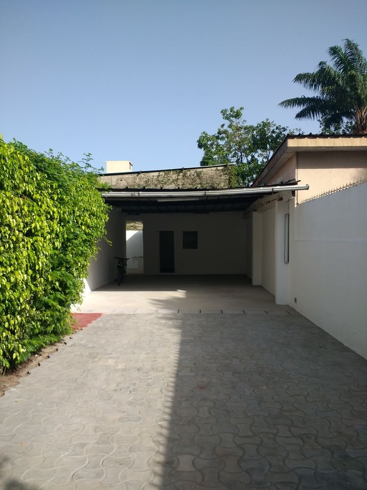 Une Villa de 6 Pièces A Vendre à Cocody Ambassade Une Villa de 6 Pièces A Vendre à Cocody Ambassade