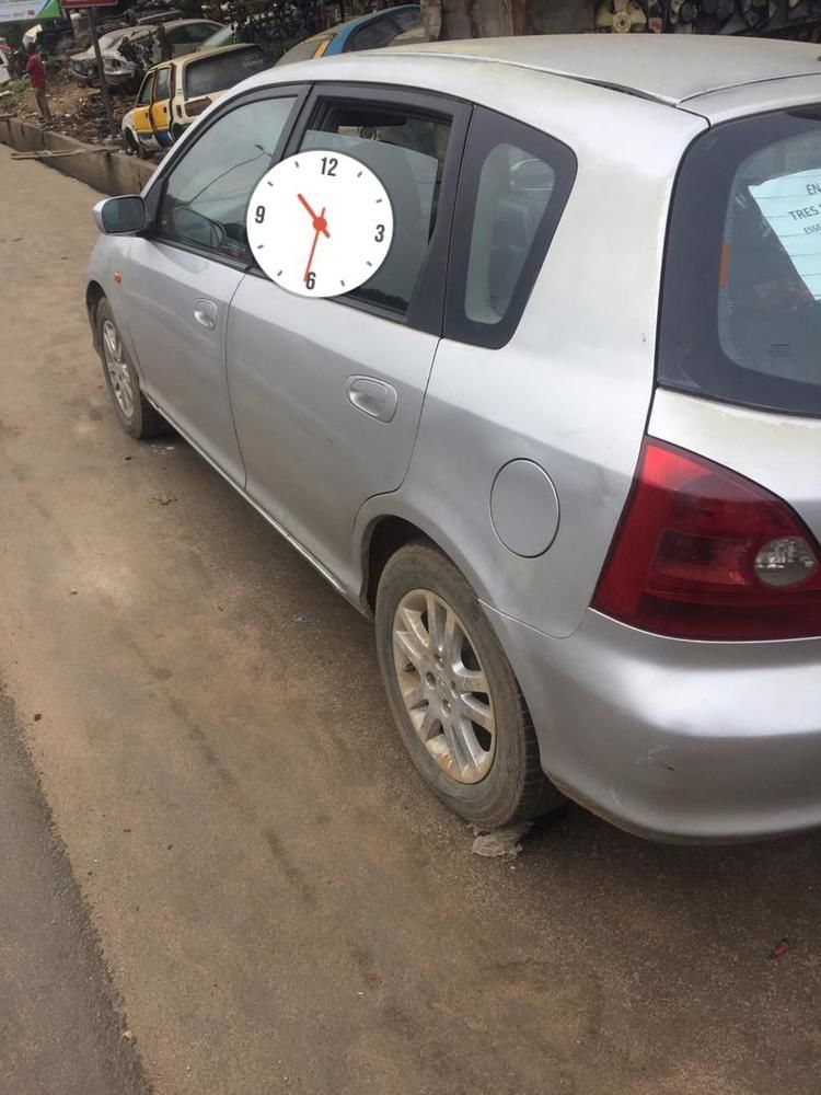 Honda civic f super propre prix negociable