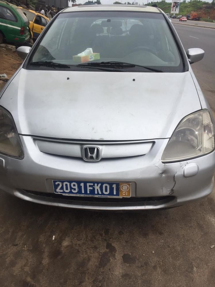 Honda civic f super propre prix negociable