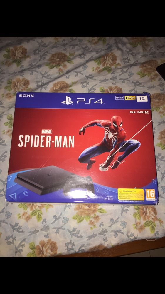 Pack Ps4 slim 1TERA neuf scellé 2 manettes plus Spiderman