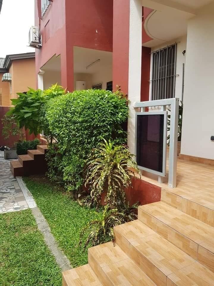 Vente Villa Duplex 4 pieces+ 2 dp + jardin Angre Djibi