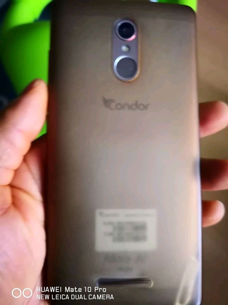 Condor Allure A8 3giga de Ram, 32 giga mémoire interne, connectivité 4g seconde main