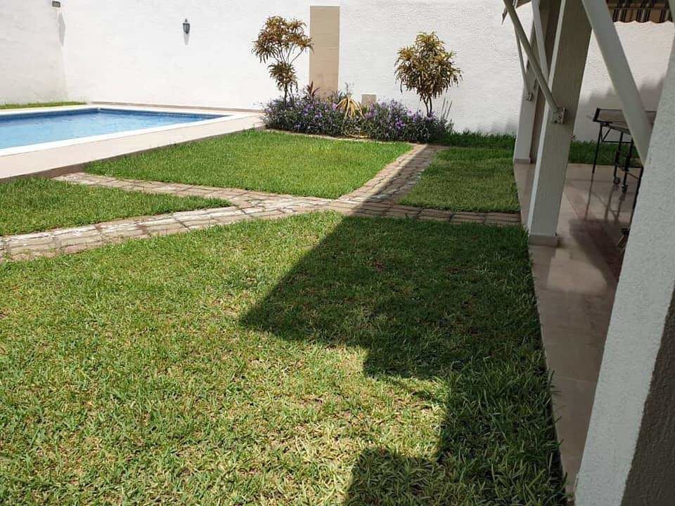 Villa duplex de 7 pièces sur 600 m² avec piscine en vente dans cité synacassi