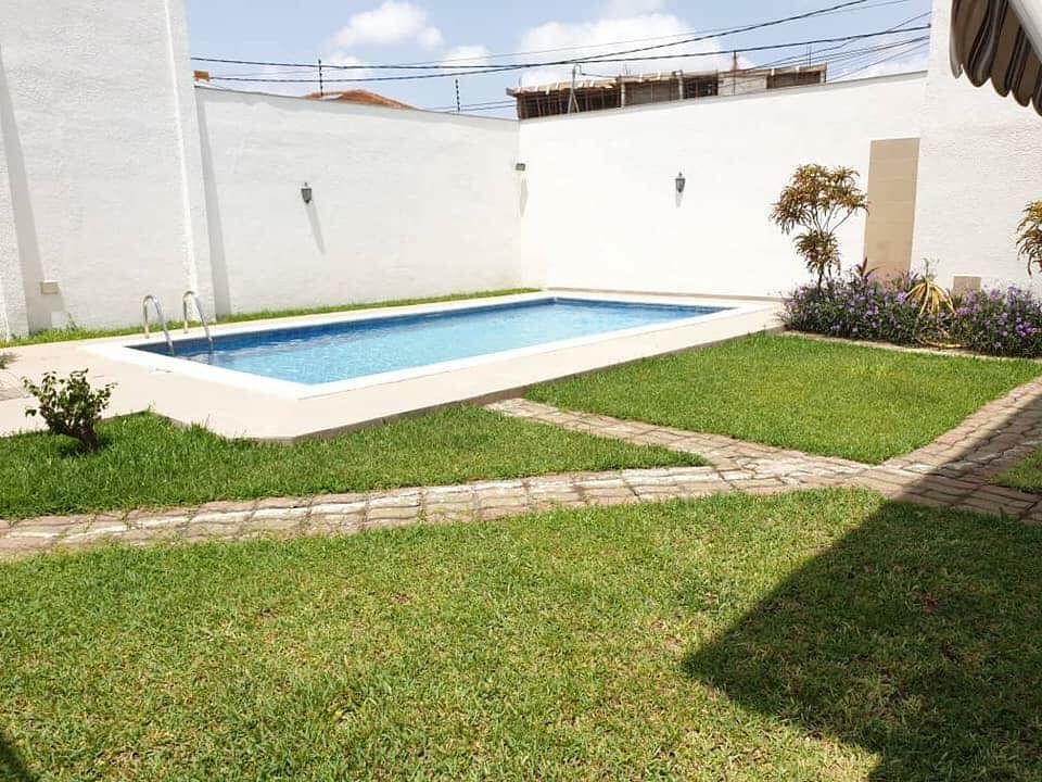 Villa duplex de 7 pièces sur 600 m² avec piscine en vente dans cité synacassi