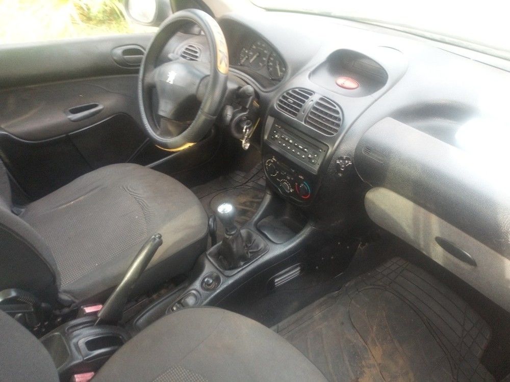 Peugeot 206 sedan modèle 2009