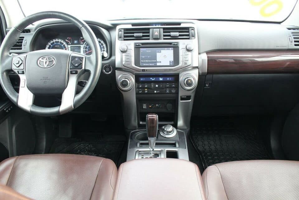 EXTRA-BBC VEND UNE TRES BELLE TOYOTA 4RUNNER LIMITED, 7 PLACES,ESSENCE,BOITE AUTOMATIQUE,CLIMATISATION D'ORIGINE, TRES BON MOTEUR ET TRES BON PRIX EN HORS TAXE