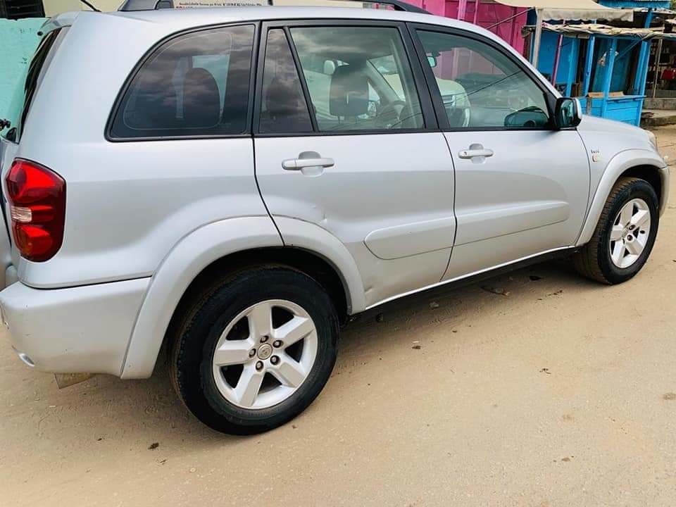 Toyota rav4 modèle 2004