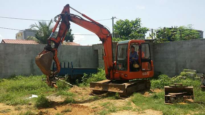 Pelle Mecanique Hydraulique (pelleteuse) Et Camion Hyundai  Importés