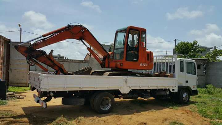Pelle Mecanique Hydraulique (pelleteuse) Et Camion Hyundai  Importés