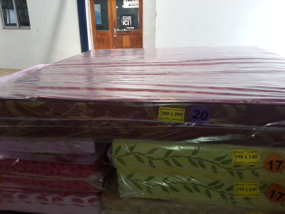 MATELAS MOUSSE BLEU DE QUALITE