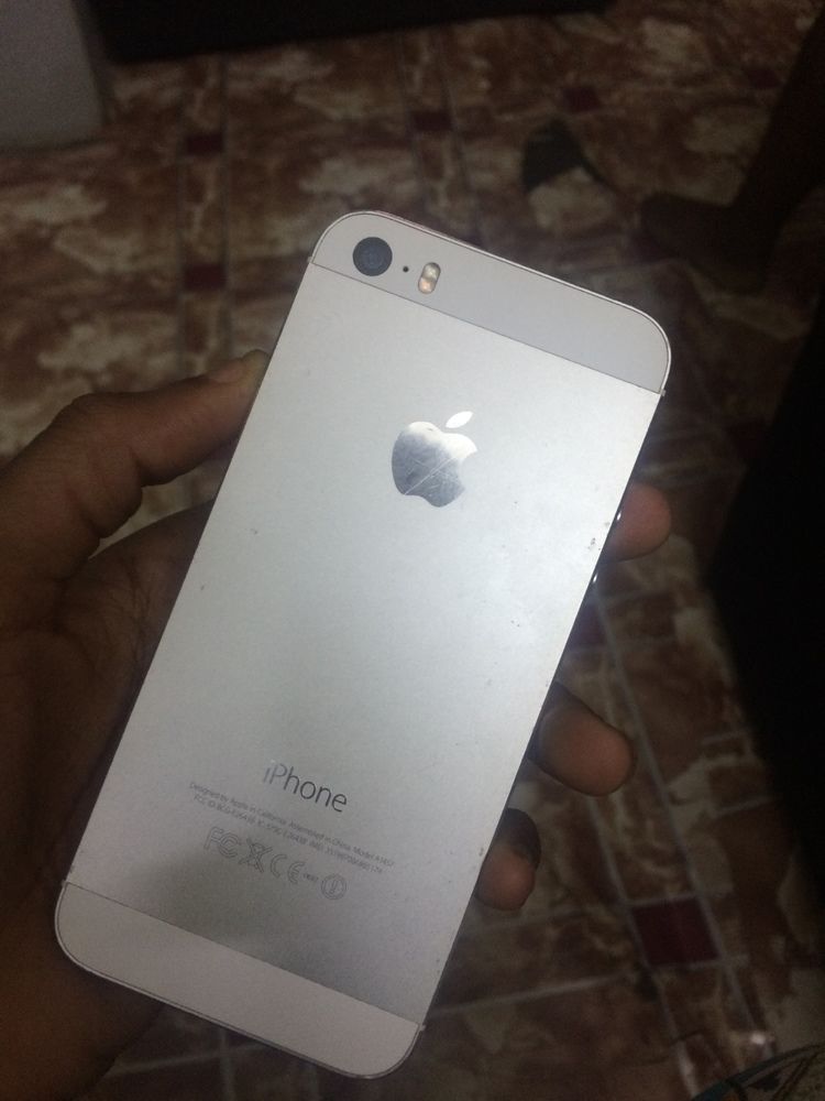 Iphone 5s gris-blanc 16go