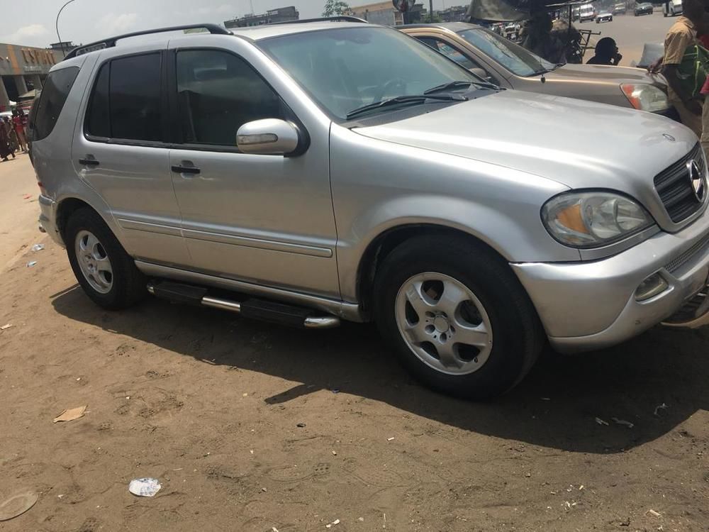 Mercedes mlk en très bon état prix negciable