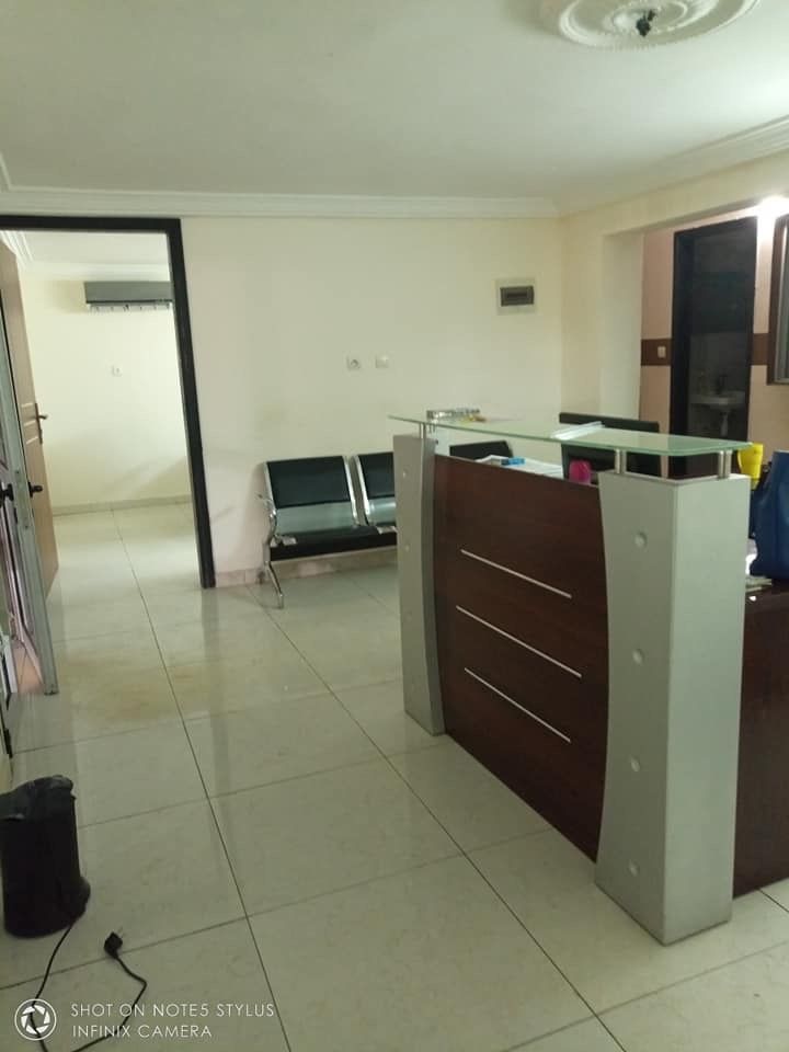 A Louer  5 Pièces Bureau Deja Meublé À Cocody Riviera 2 André Malraud