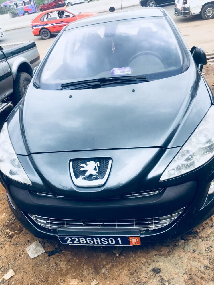 Peugeot 308 hb en très bon état prix négociable