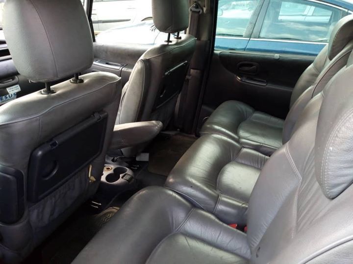 RENAULT 7 places Boîte manuelle essence climatisé très très propre 4 cylindre moteur impeccable