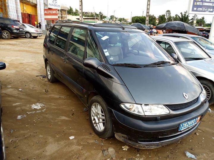 RENAULT 7 places Boîte manuelle essence climatisé très très propre 4 cylindre moteur impeccable