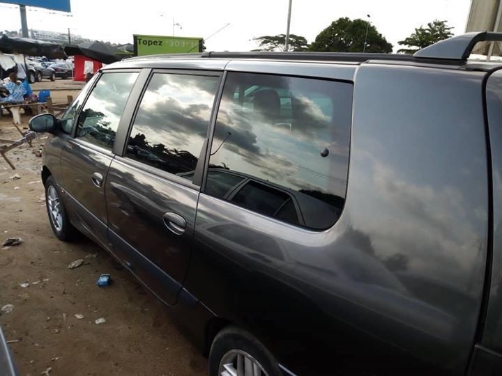 RENAULT 7 places Boîte manuelle essence climatisé très très propre 4 cylindre moteur impeccable