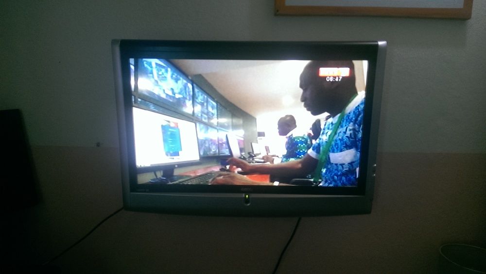 ☺☺Tv plasma BENQ. 32 pouces propre originale