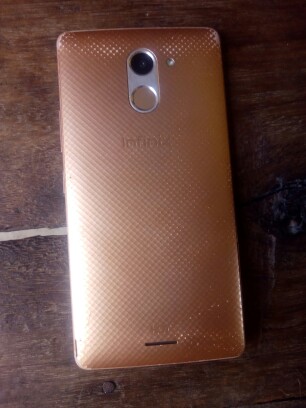Infinix Hot 4