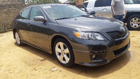 Toyota Camry SE 2011