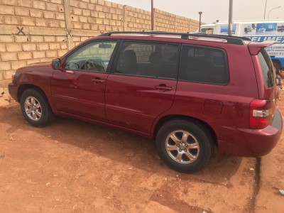 2  Toyota Highlander