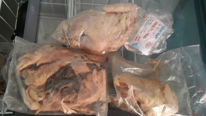 Poulets frais africains et locaux