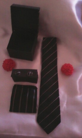 Cravate et boutons de manchette