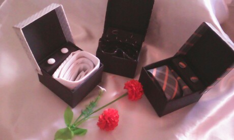 Cravate et boutons de manchette Cravate et boutons de manchette